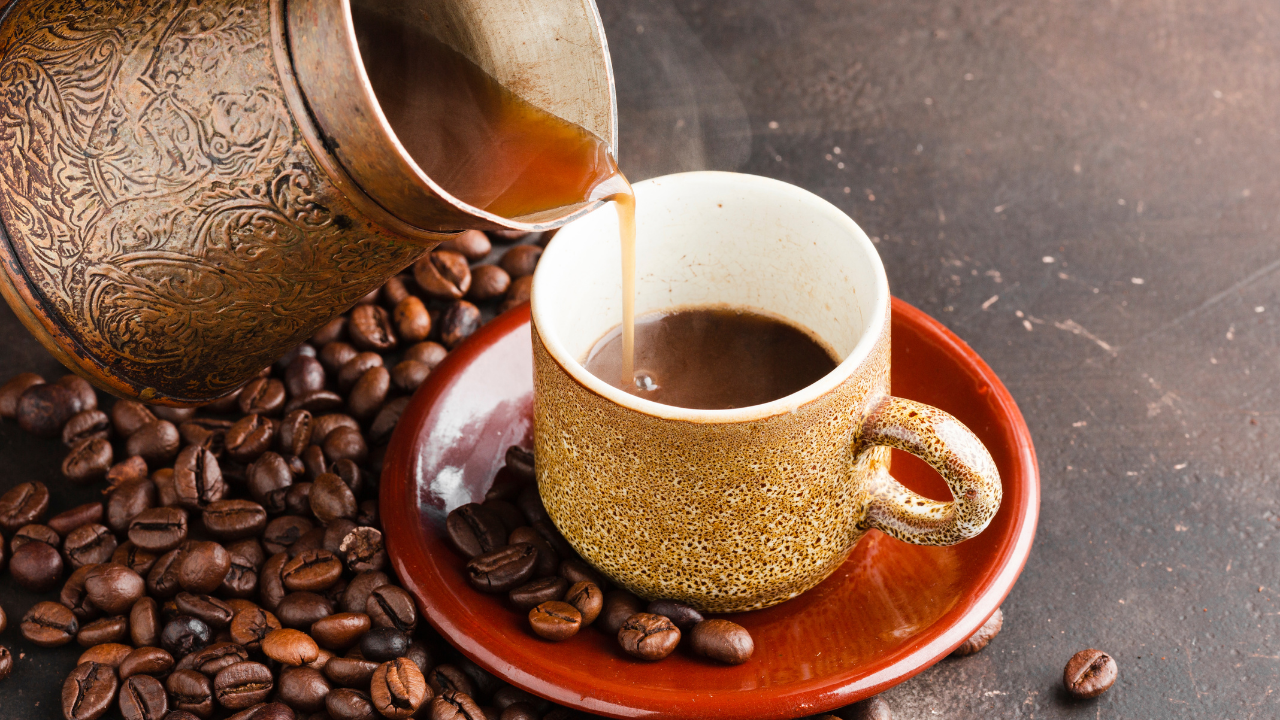 Türk kahvesi zehirler mi? Türk kahvesi zehirlenmesi neden olur, bozuk kahve zarar verir mi?