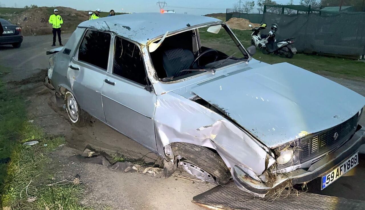 Tekirdağ’da Alkollü Sürücü Mezarlığa Daldı! Mezar Taşları Yerle Bir Oldu