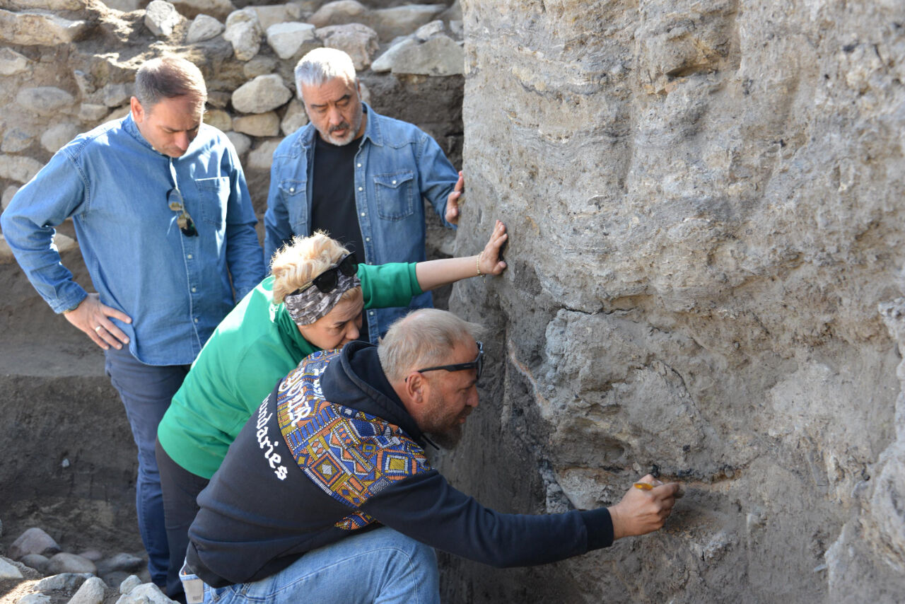 Binlerce Yıllık Karaz Kültürü Gün Yüzüne Çıkıyor