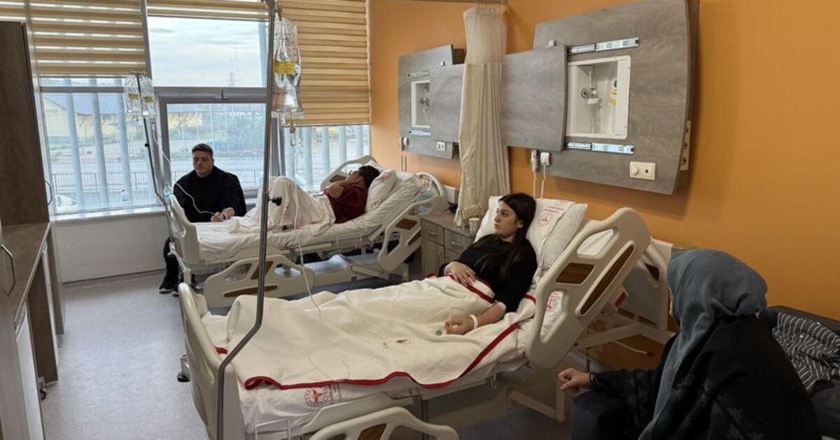 Bir Midye Zehirlenmesi Vakası Daha 4 Genç Hastaneye Kaldırıldı