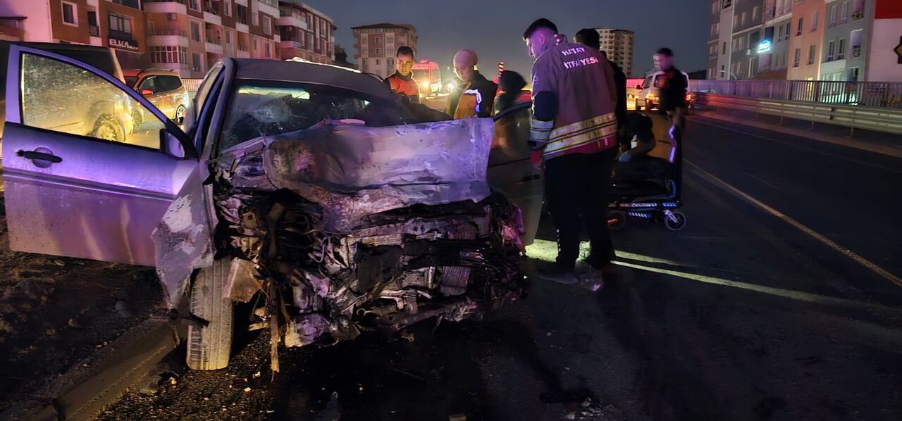 Hatay’da Minibüs Ile Otomobil Çarpıştı 11 Yaralı (3)