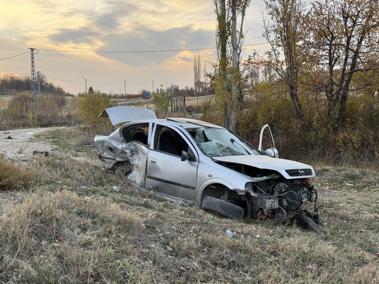 Kahramanmaraş Göksun’da İki Otomobilin Çarpıştığı Kazada 4 Kişi Yaralandı-1
