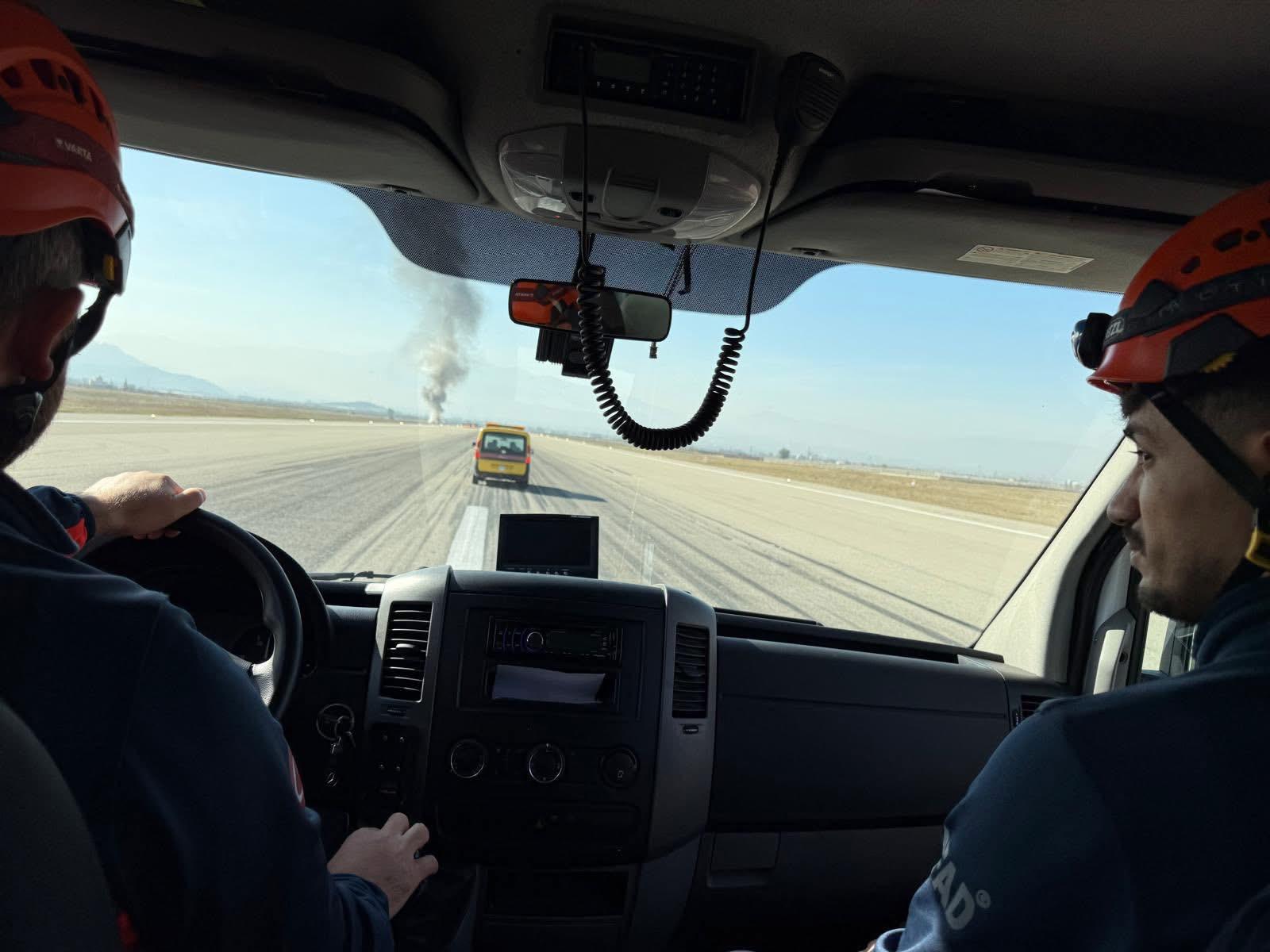 Kahramanmaraş Havalimanı’nda Pistten Çıkan Uçak Senaryolu Tatbikat Düzenlendi (2)