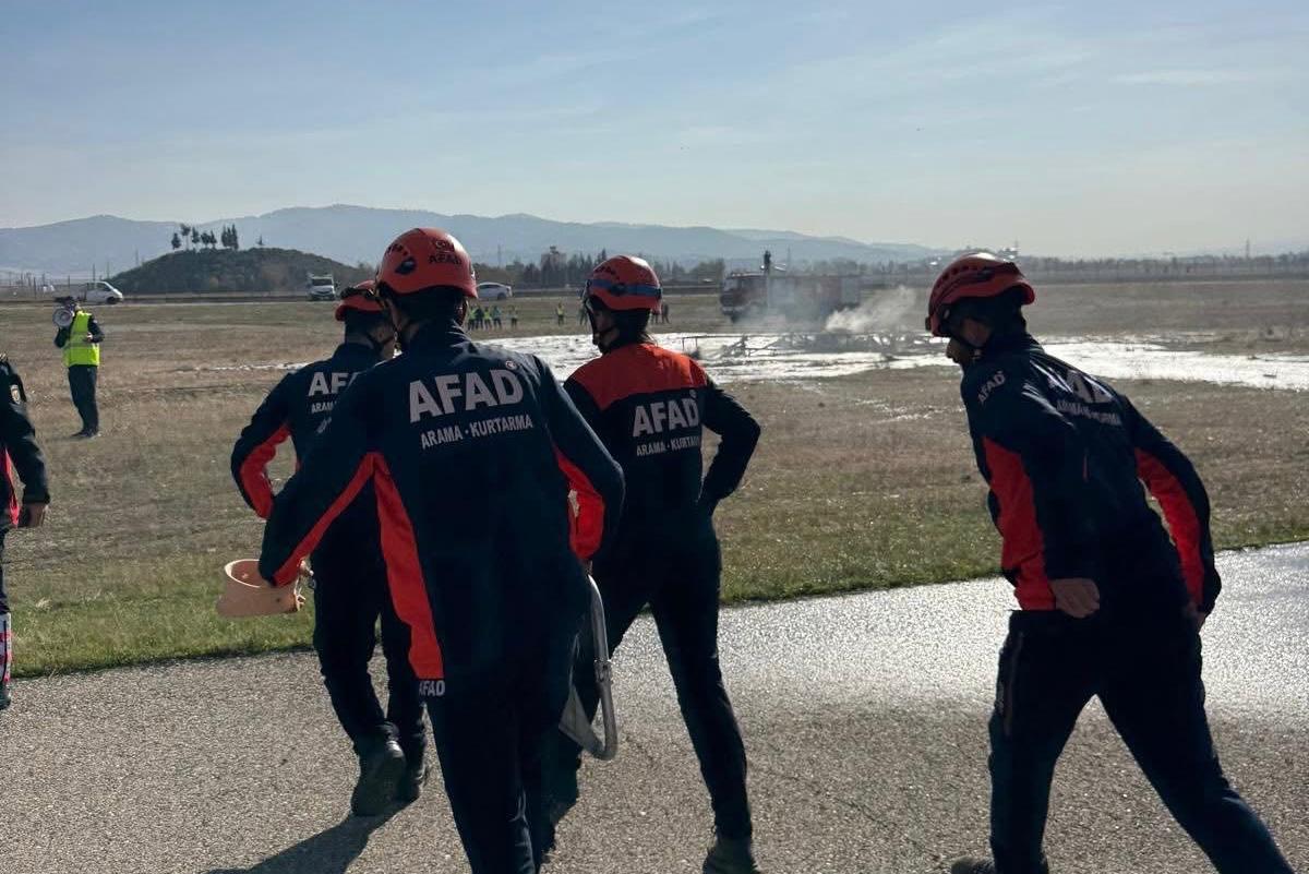 Kahramanmaraş Havalimanı’nda Pistten Çıkan Uçak Senaryolu Tatbikat Düzenlendi (3)
