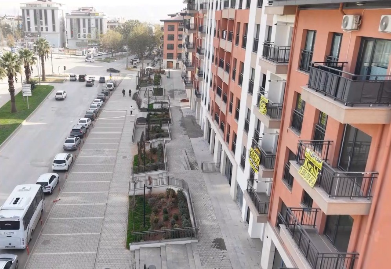 Kahramanmaraş Trabzon Caddesi Deprem Sonrası Yeniden Ayağa Kalktı (1)