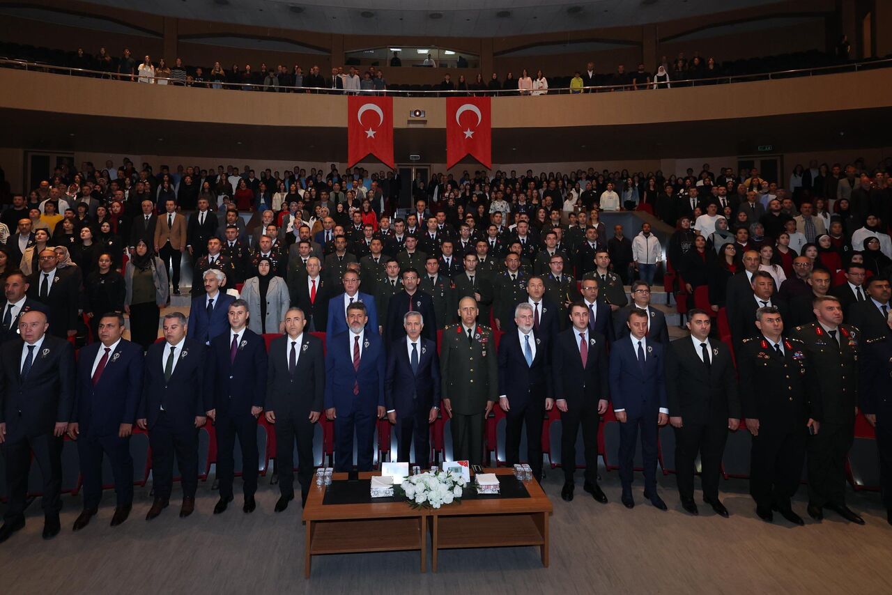 Kahramanmaraş’ta Atatürk Anma Programında Duygusal Anlar Yaşandı (1)