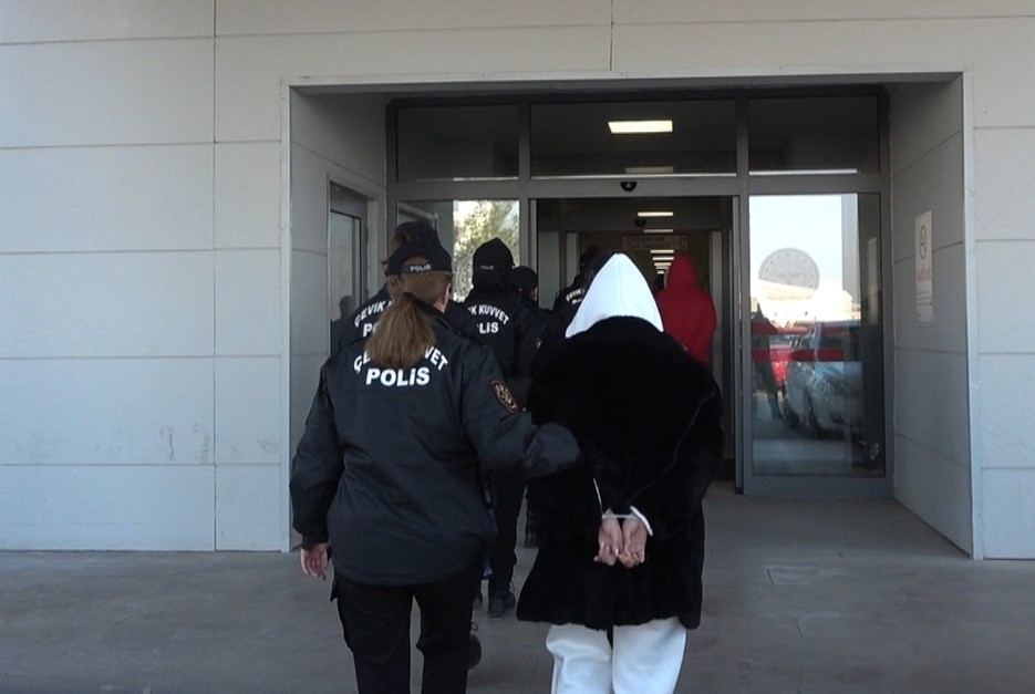 Kahramanmaraş’ta Dolandırıcılık Ve Bahis Çetesi Adliyeye Sevk Edildi (2)