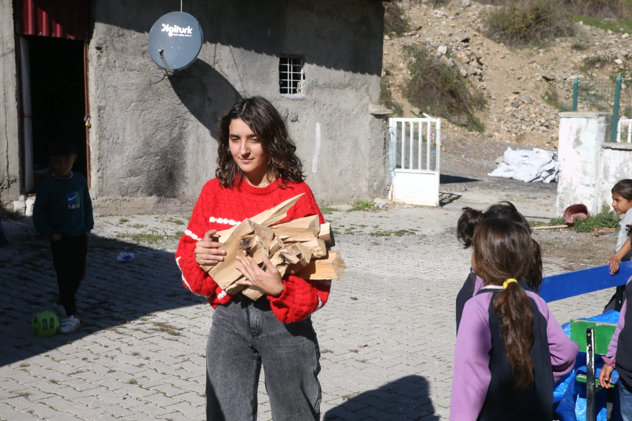 Kahramanmaraş'ta Hem Öğretmen, Hem Müdür, Hem Hizmetli Derya Acun’un Yürek Isıtan Hikâyesi (3)
