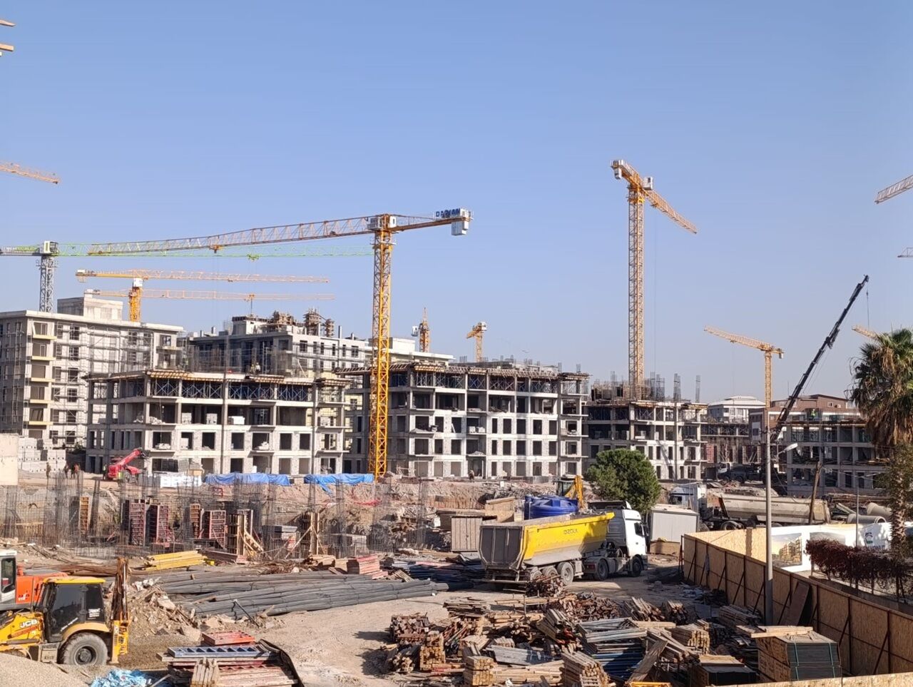 Kahramanmaraş’ta Onikişubat Stadyumu Yerine Deprem Konutları Yükseliyor (2)