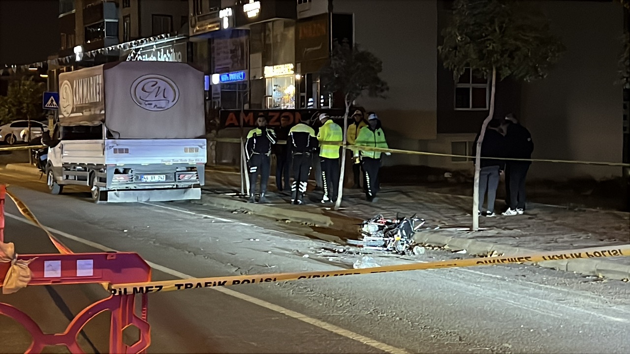 Kahramanmaraş’ta Polisten Kaçan Motosiklet Kamyonete Çarptı 1 Ölü, 1 Yaralı (2)