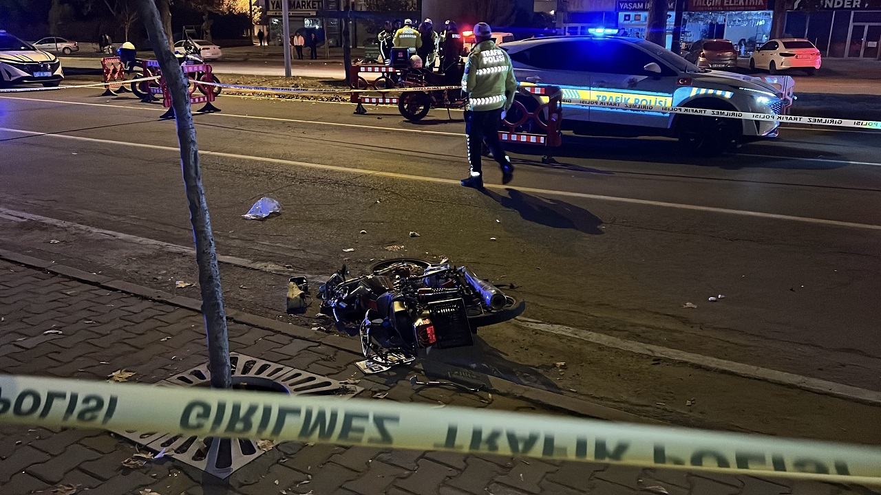 Kahramanmaraş’ta Polisten Kaçan Motosiklet Kamyonete Çarptı 1 Ölü, 1 Yaralı (5)