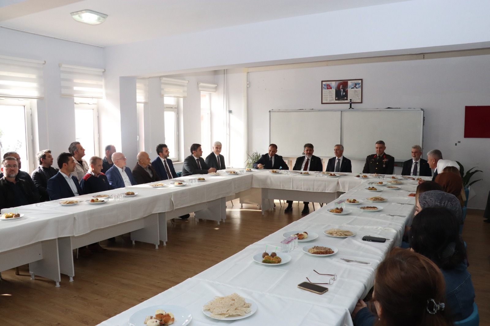 Protokol Kahramanmaraş’ta Öğretmenlerle Bir Araya Geldi, Hediyeler Dağıtıldı (2)