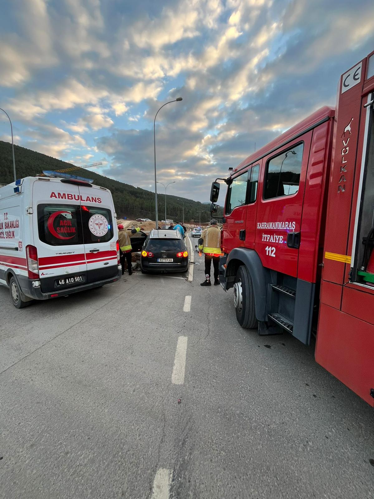 Kahramanmaraş’ta kafa kafaya çarpışma: Araç takla attı-1
