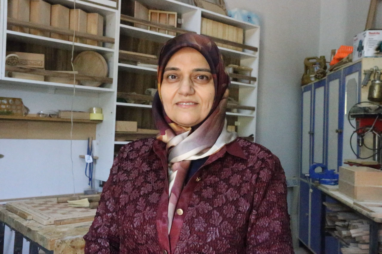 Depremde Zarar Gören Okul Sıraları Satranç Takımına Dönüştürüldü (7)