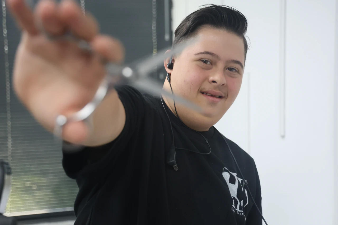 Down Sendromlu Kuaför Şükrü’den Vali Masatlı’ya Tıraş Sürprizi (1)