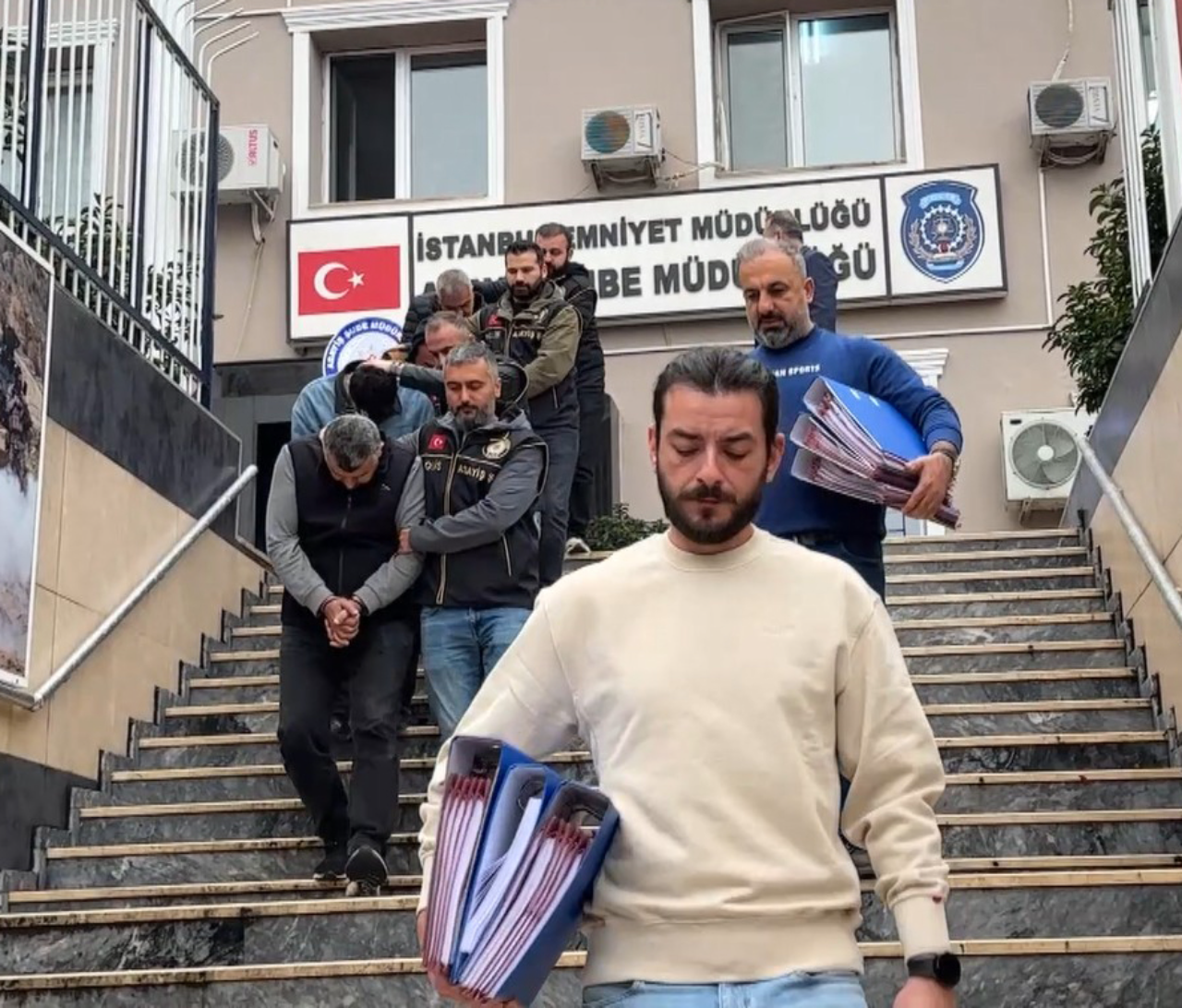 Hurda Otobüsleri Tamirli Gibi Sattılar 27 Kişilik Çete Çökertildi (9)