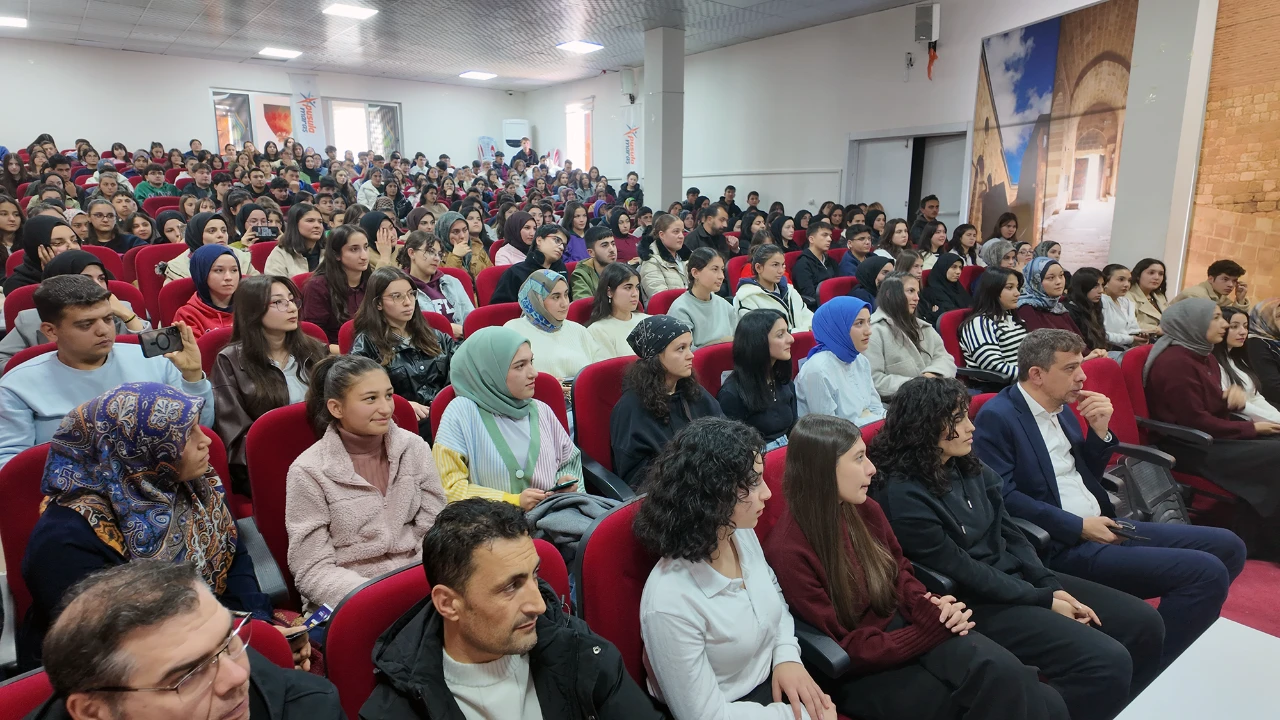 Kahramanmaraş Motivasyon Günleri Afşin’de Gençlerle Buluştu (2)