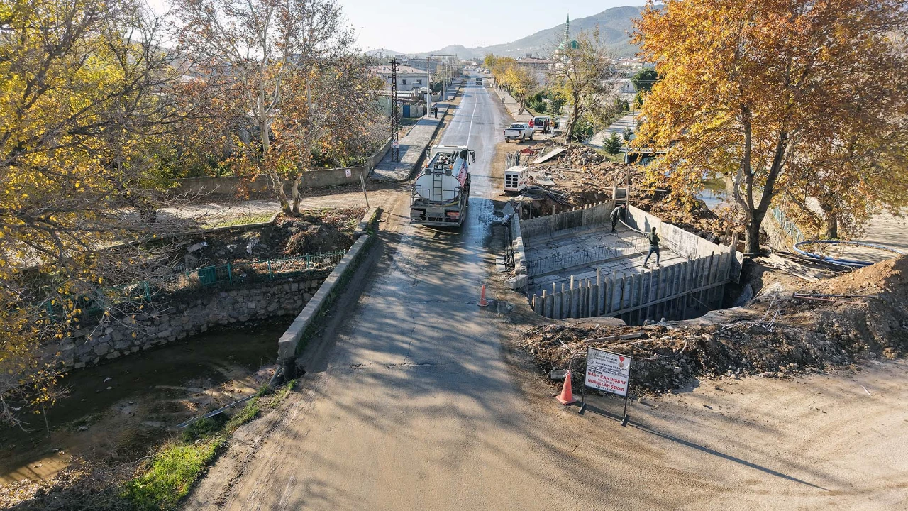 Kahramanmaraş Şekeroba’da Ulaşımı Rahatlatacak Köprü Çalışması Başladı! (3)