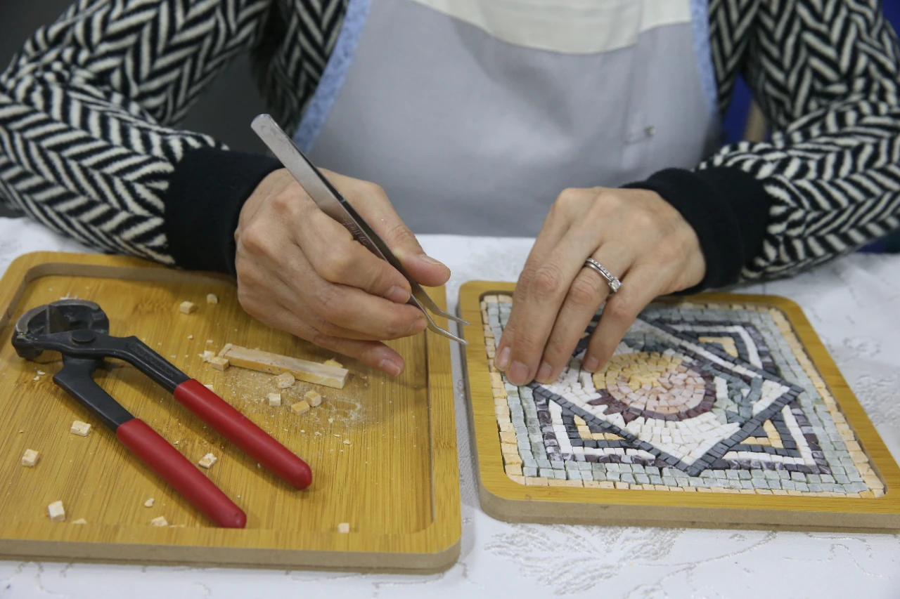 Kahramanmaraş'ın Germanicia Mozaikleri Kadınların Emeğiyle Yeniden Hayat Buluyor (14)