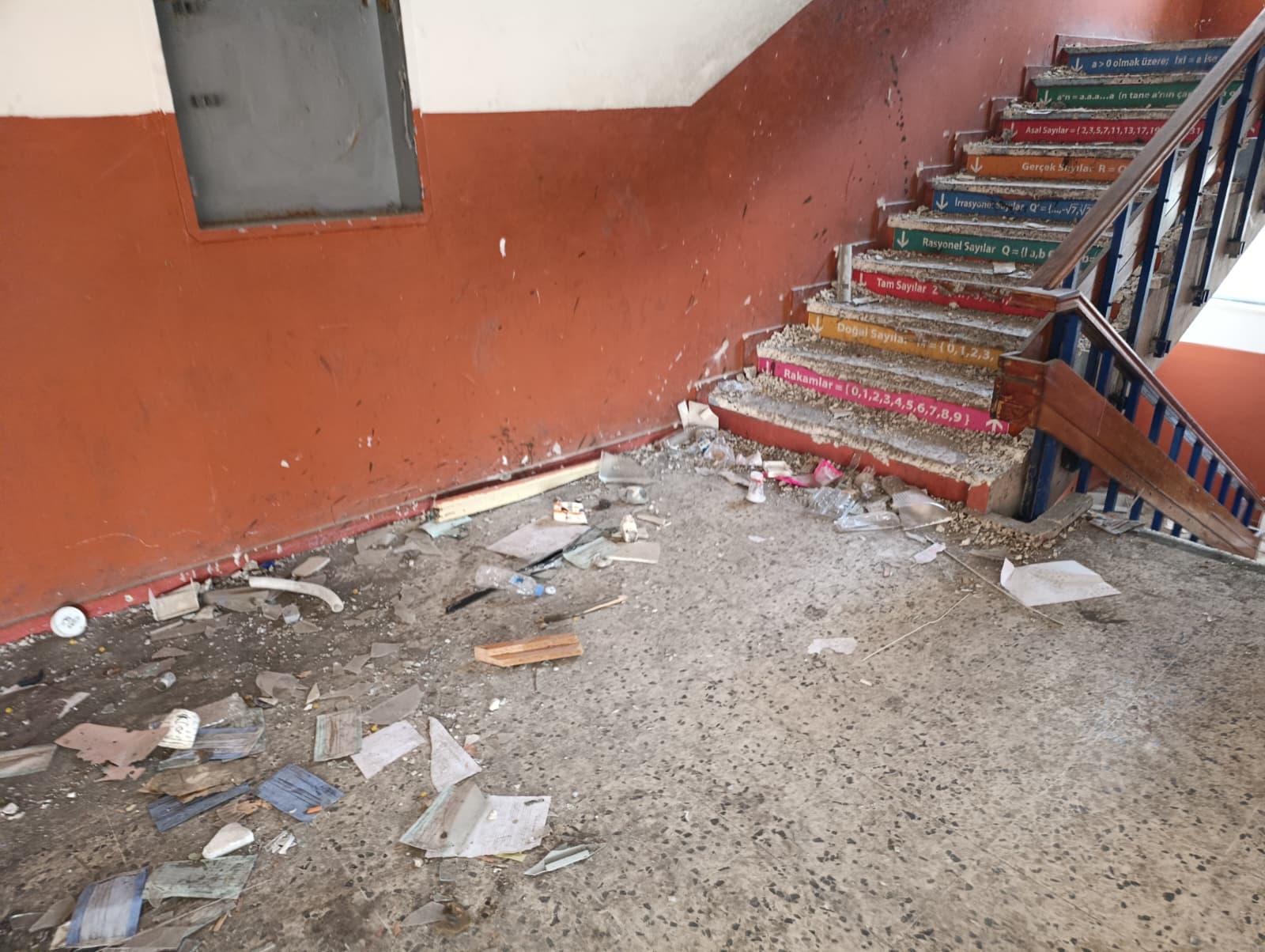 Kahramanmaraş’ta 50 Yıllık Okul Kaderine Terk Edildi1