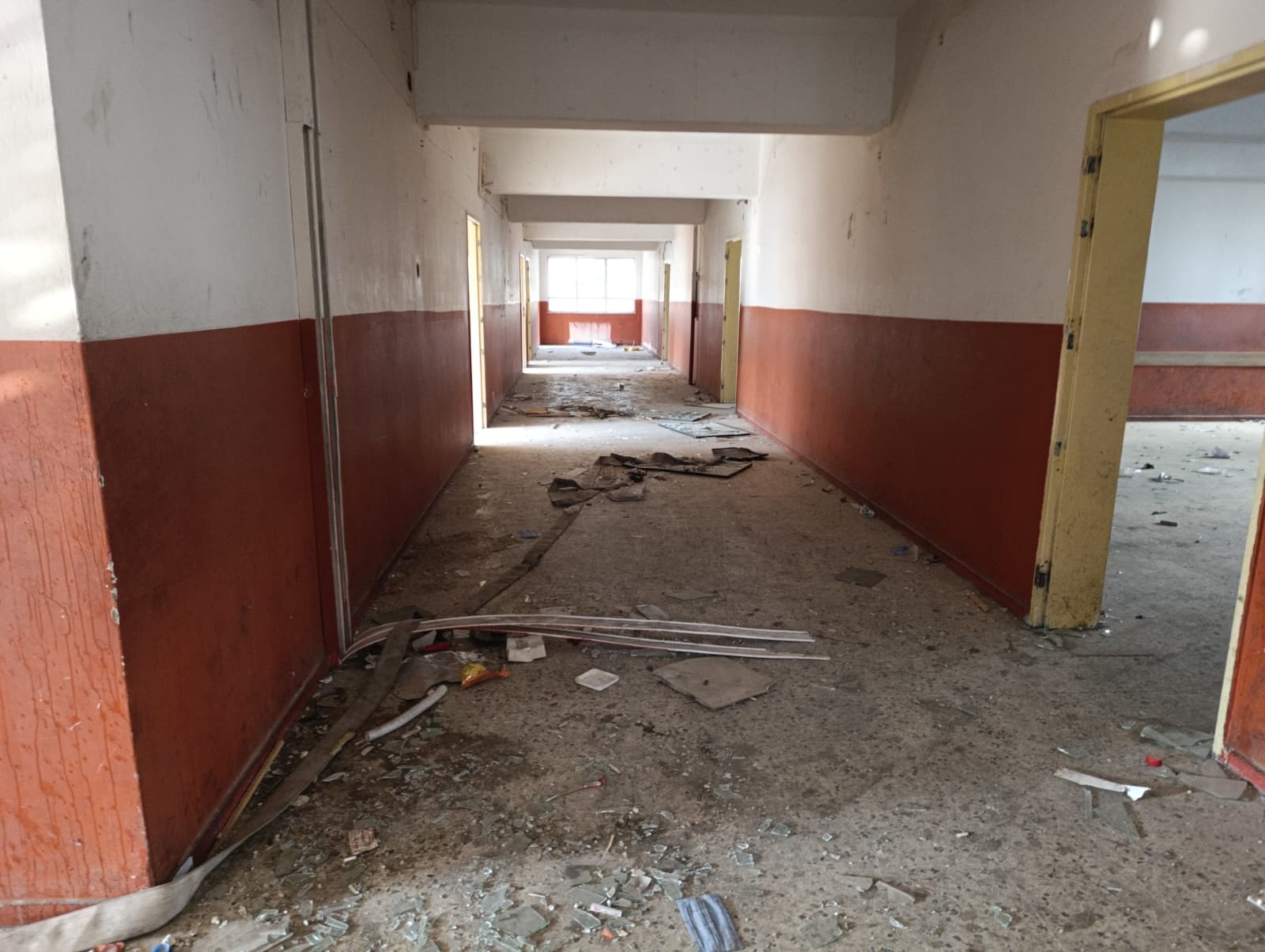 Kahramanmaraş’ta 50 Yıllık Okul Kaderine Terk Edildi3