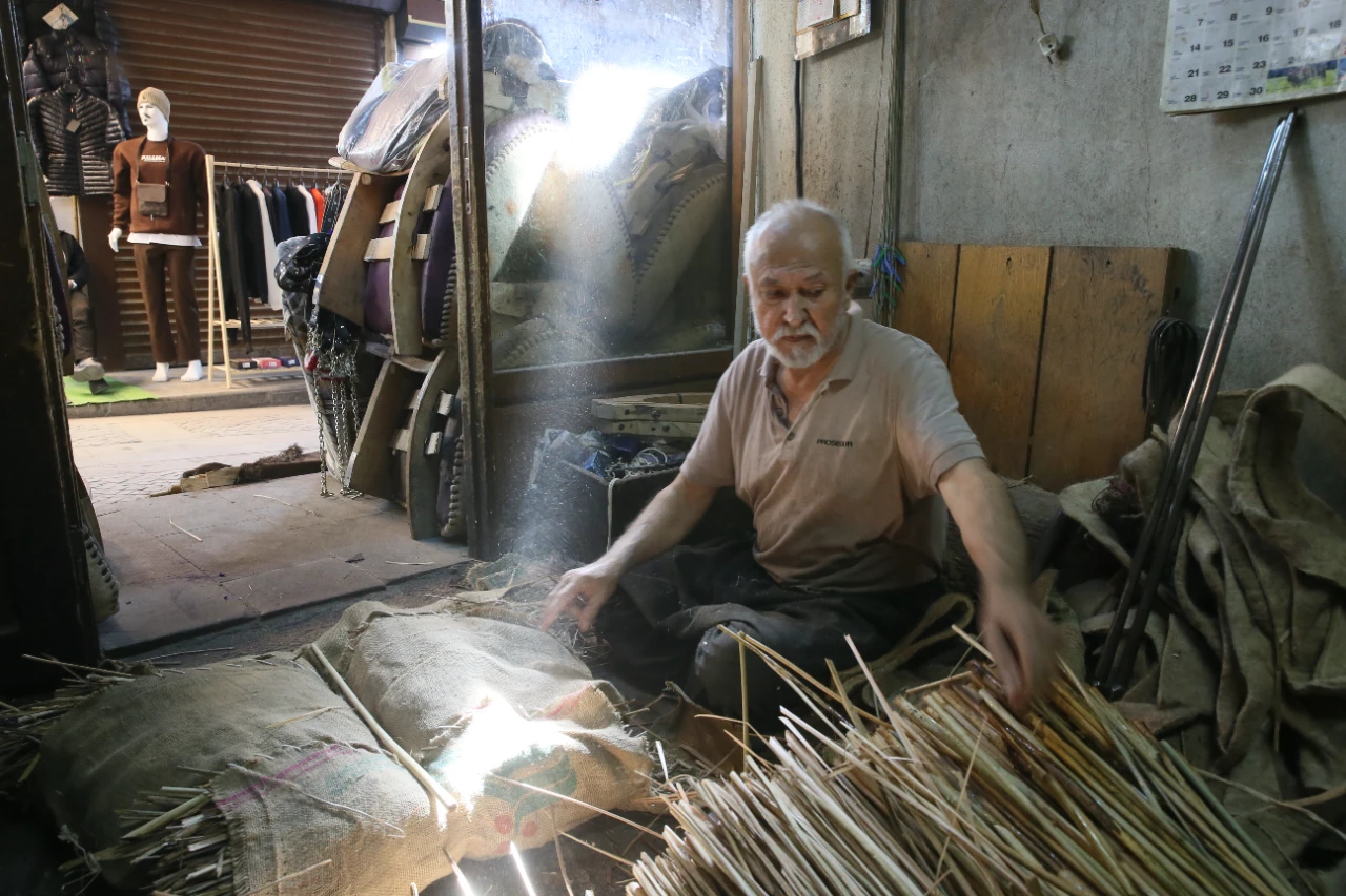 Kahramanmaraş’ta 60 Yıllık Semer Ustası Yok Olmaya Yüz Tutan Mesleğini Yaşatıyor (2)