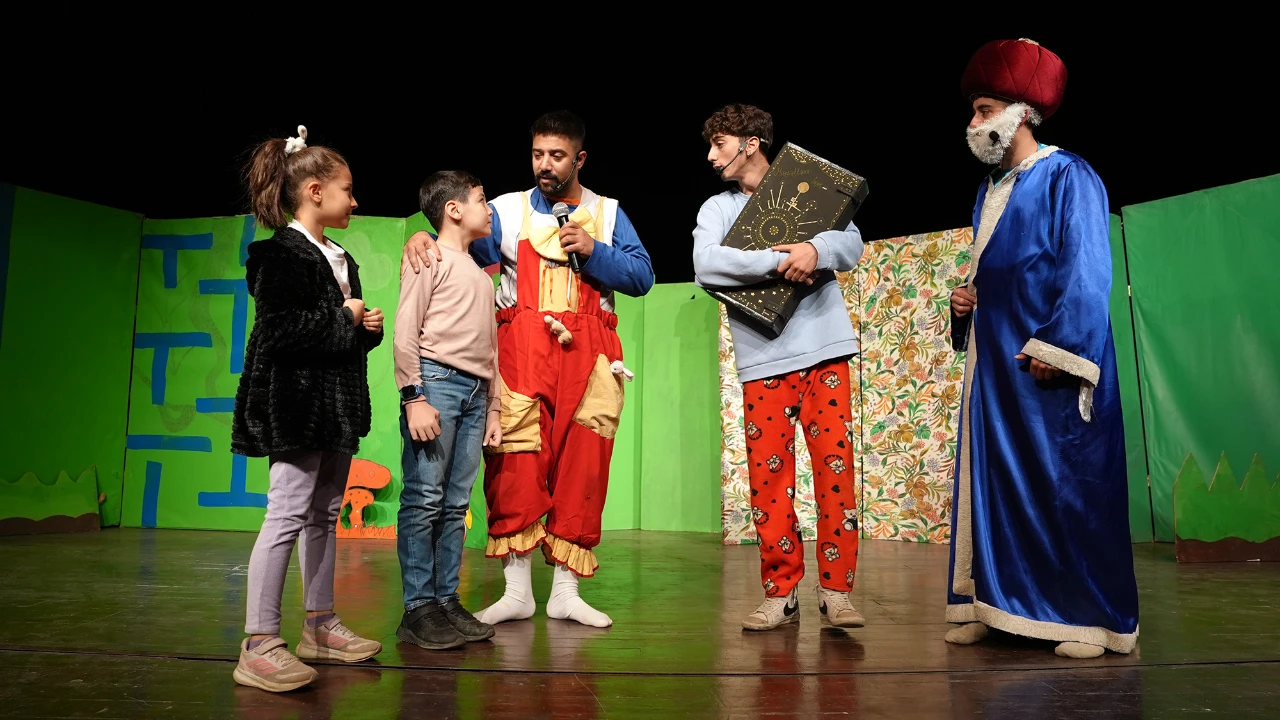 Kahramanmaraş’ta Çocuklar Tiyatroyla Masal Dünyasına Yolculuk Yaptı (6)