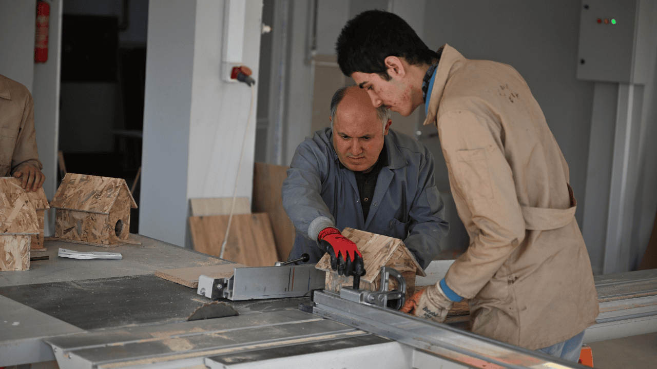 Kahramanmaraş’ta Depremde Hayatını Kaybedenlerin Ismi Kuş Evlerinde Yaşatılıyor (1)