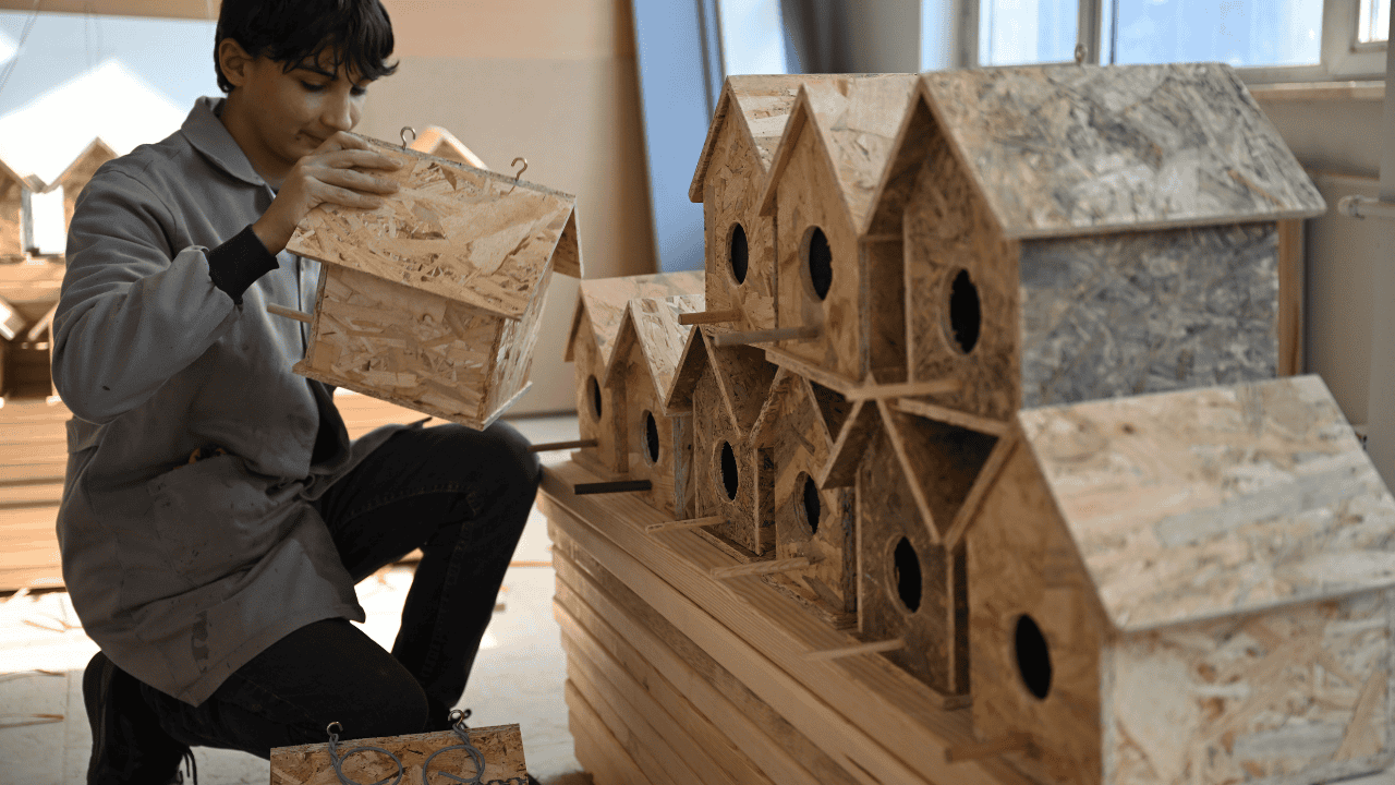 Kahramanmaraş’ta Depremde Hayatını Kaybedenlerin Ismi Kuş Evlerinde Yaşatılıyor (2)