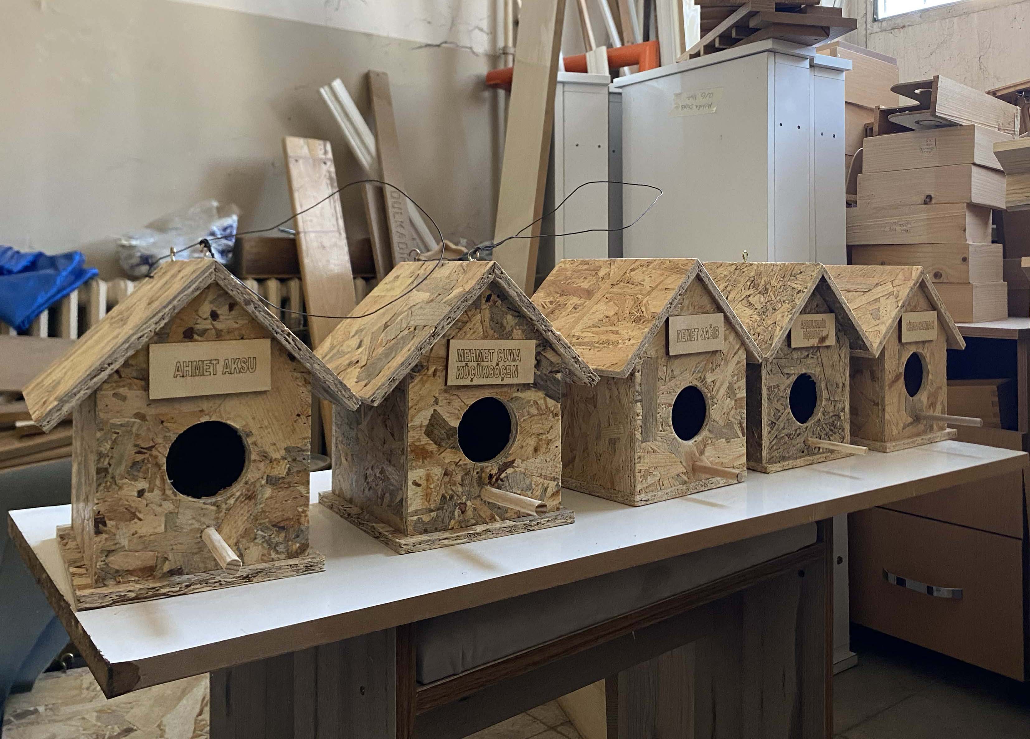 Kahramanmaraş’ta Depremde Hayatını Kaybedenlerin Ismi Kuş Evlerinde Yaşatılıyor (3)