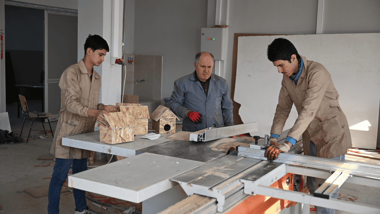 Kahramanmaraş’ta Depremde Hayatını Kaybedenlerin Ismi Kuş Evlerinde Yaşatılıyor