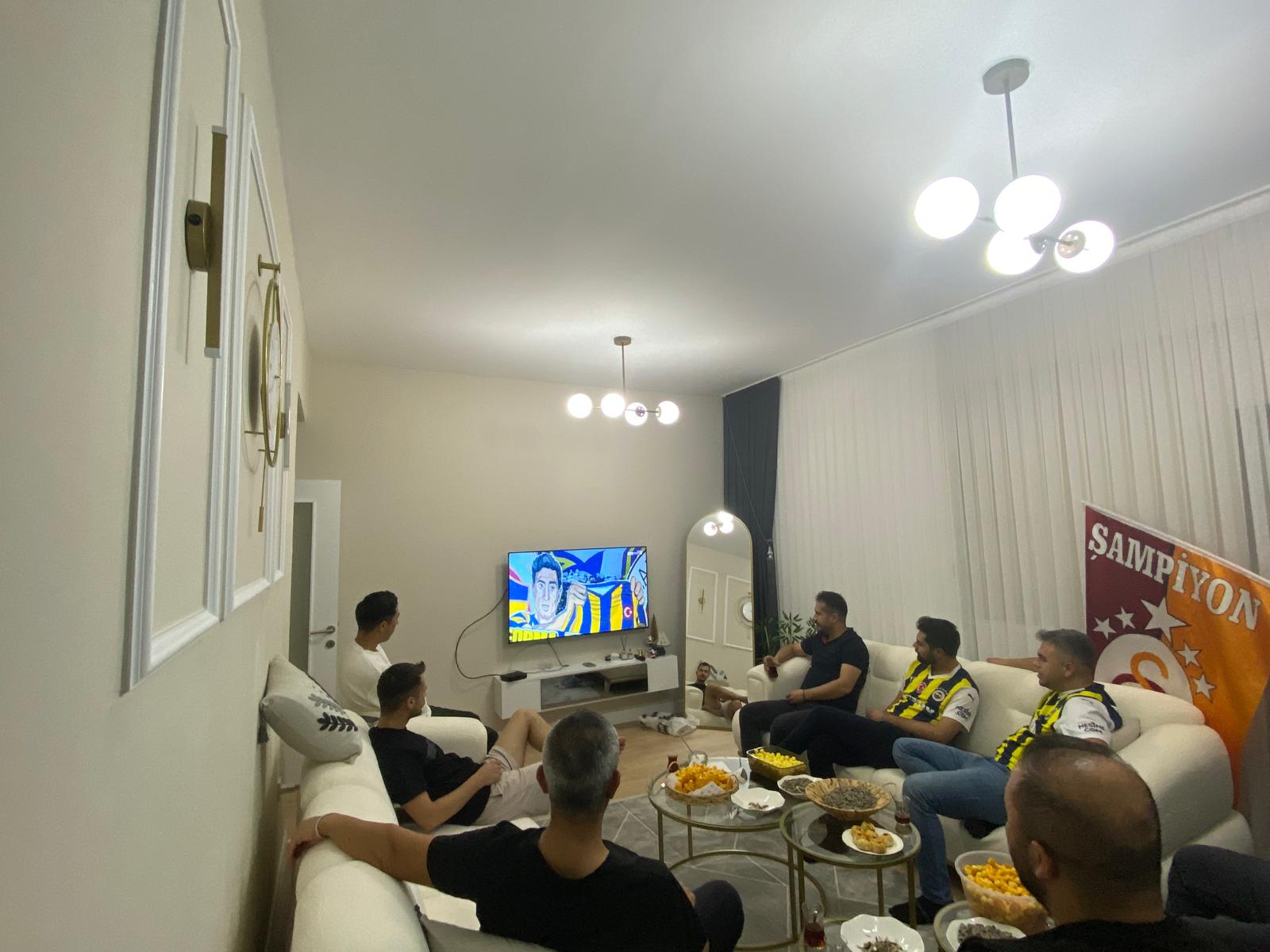 Kahramanmaraş’ta Derbi Coşkusu Taraftarlar Ekrana Kitlendi (1)