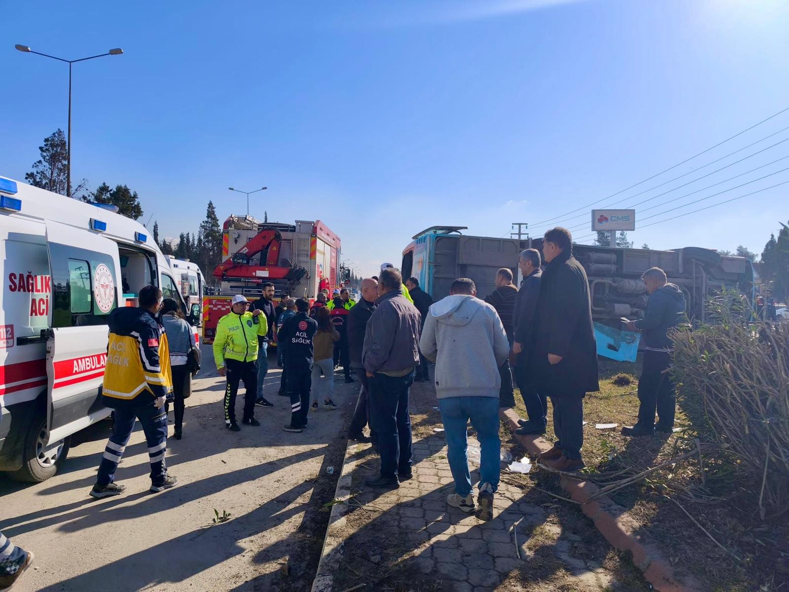 Kahramanmaraş’ta Feci Çarpışma! Otobüs Devrildi, 4 Ağır Yaralı Var (4)