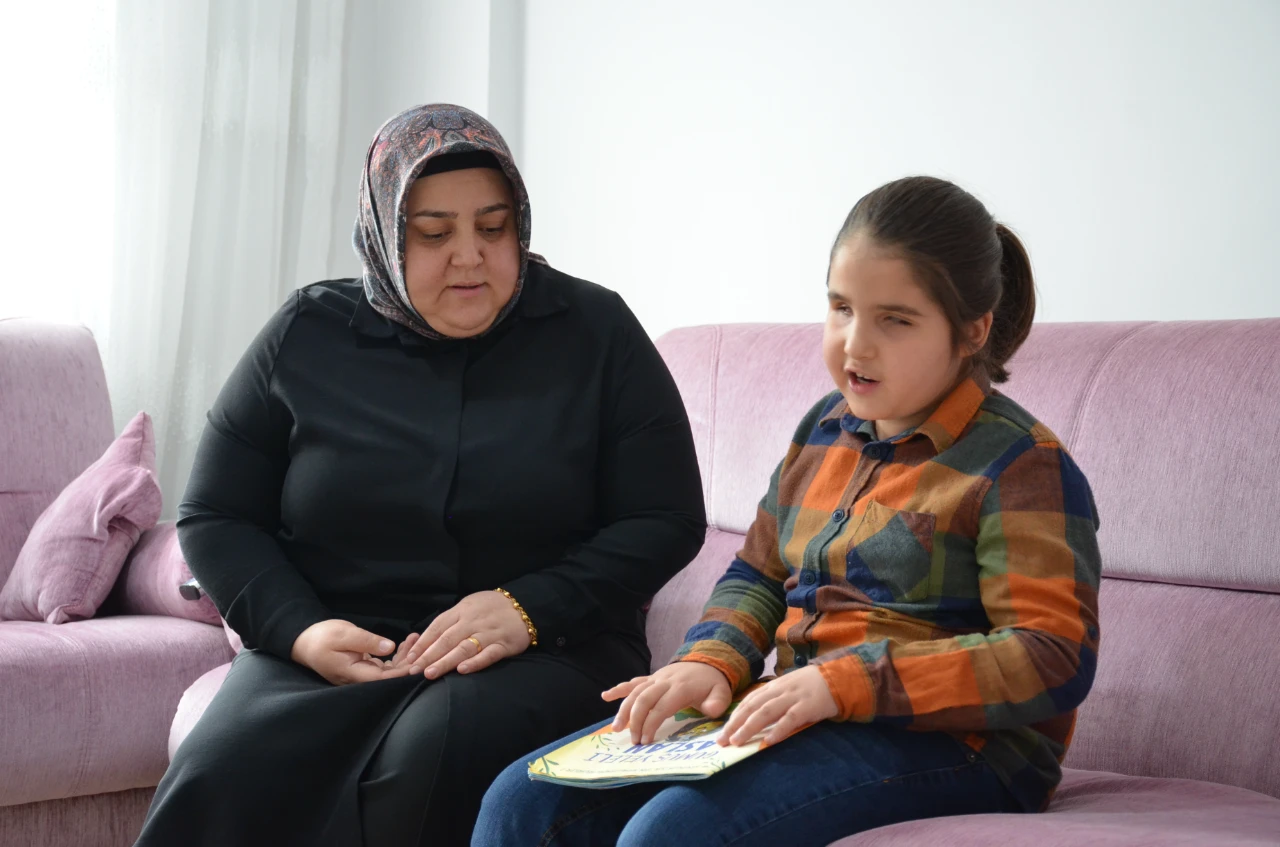 Kahramanmaraş'ta Görme Engelli 8 Yaşındaki Çınar Piyano Notalarıyla Dünyasını Aydınlatıyor (4)