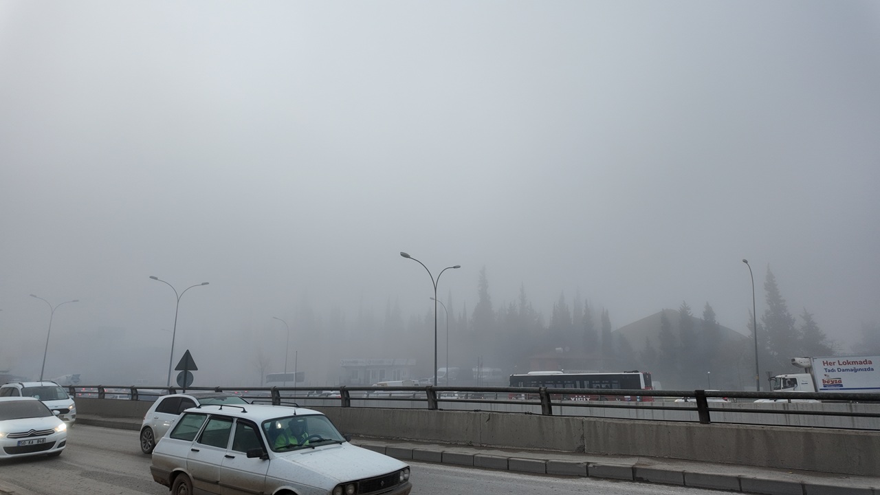 Kahramanmaraş’ta Görüş Sıfıra Yaklaştı Yoğun Sis Trafiği Felç Etti (2)