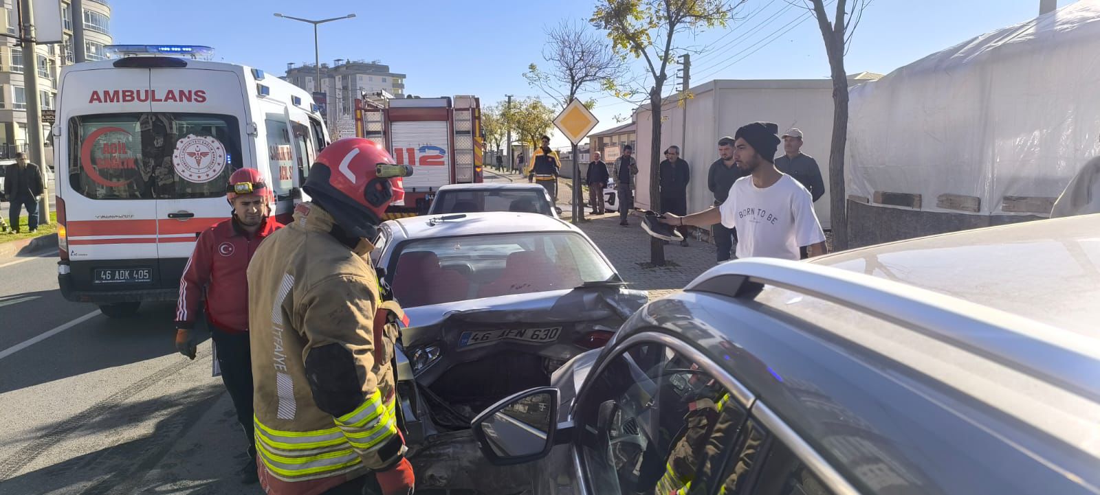Kahramanmaraş'ta Kontrolden Çıkan Araç Park Halindeki Otomobillere Çarptı (1)