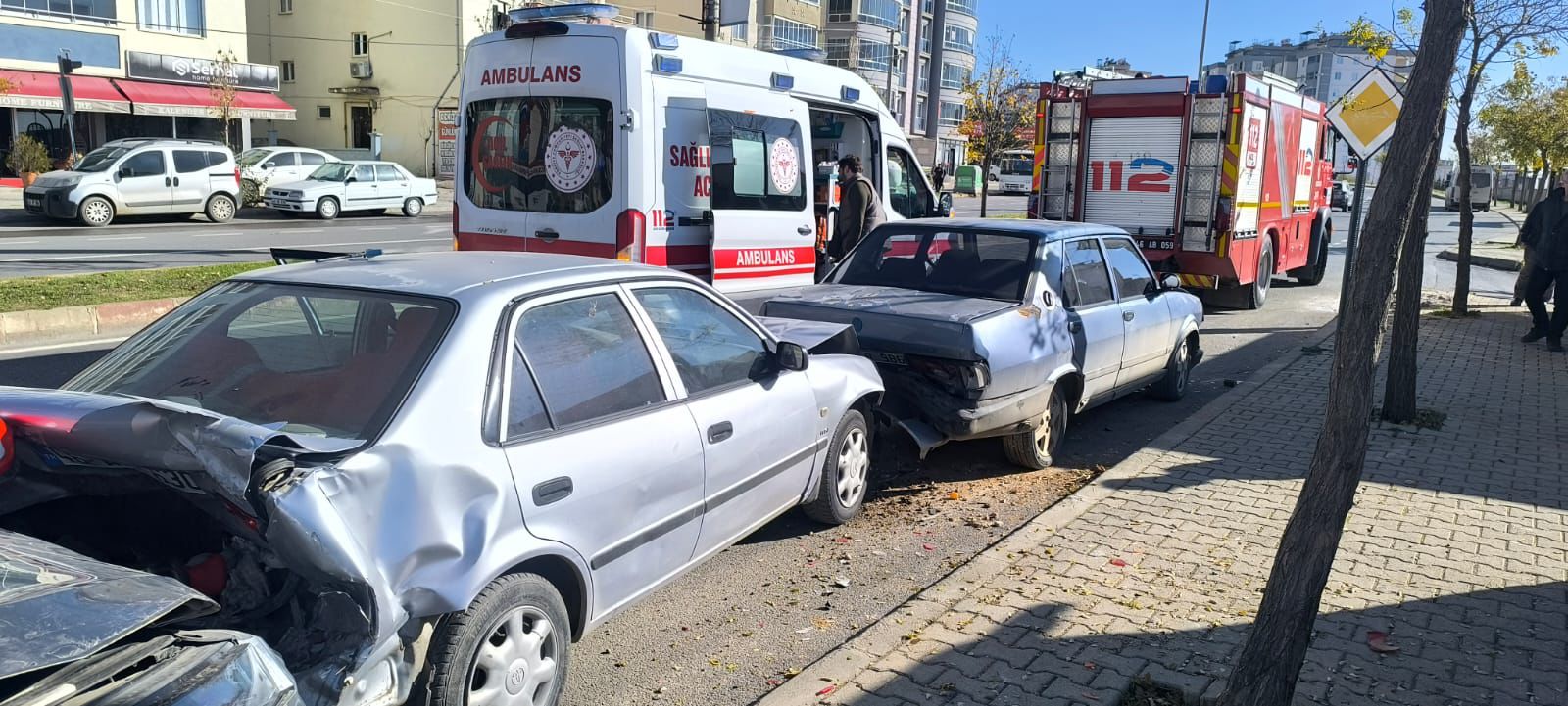 Kahramanmaraş'ta Kontrolden Çıkan Araç Park Halindeki Otomobillere Çarptı (2)