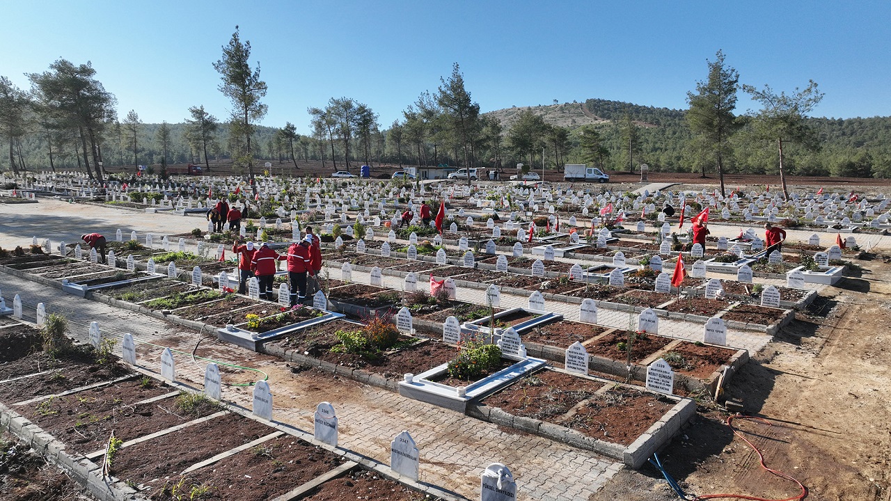 Kahramanmaraş'ta Mezarlıklarda Çevre Düzenlemesi (2)-1