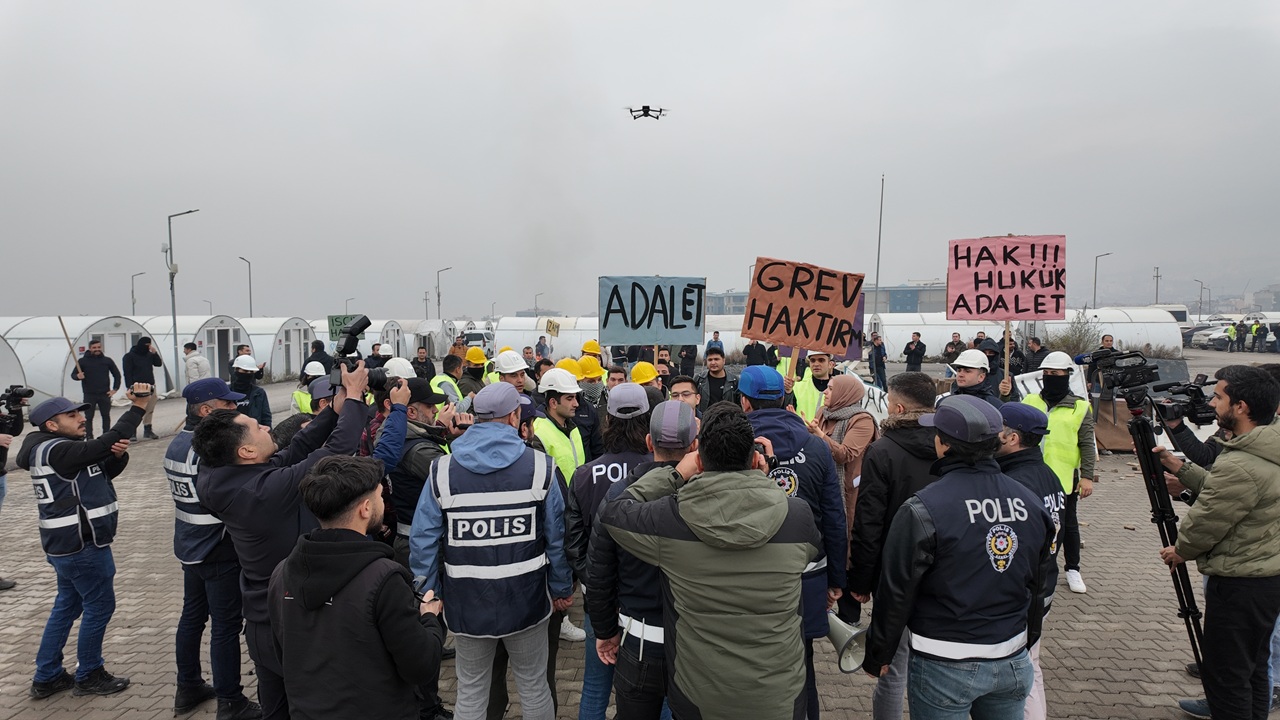 Kahramanmaraş’ta Polis Tatbikatı Olaylı Geçti Eylemciler Polise Saldırdı! (2)