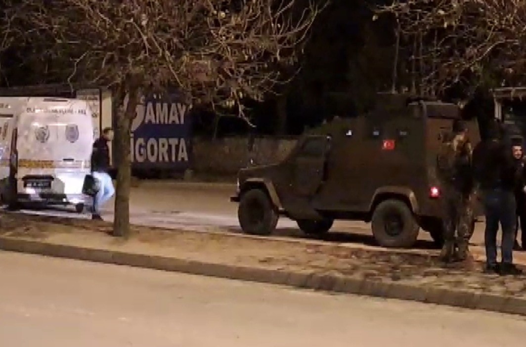 Kahramanmaraş’ta Şüpheli Araçta Bomba Ele Geçirdi (2)