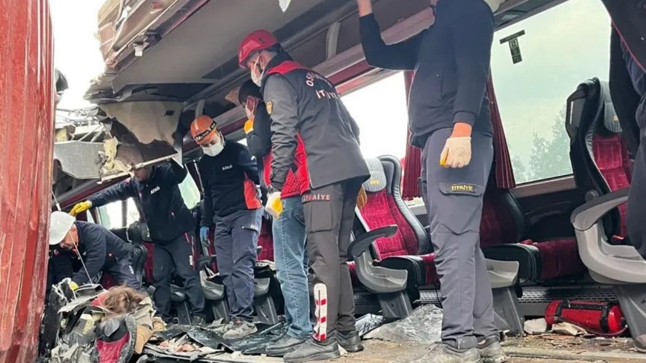 Osmaniye’de Yolcu Otobüsü Tir’a Çarptı 6 Ölü, 11 Yaralı (2)