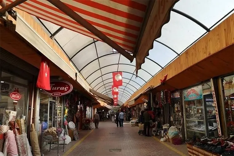 Uzun Çarşi Ve Kapali Çarşi