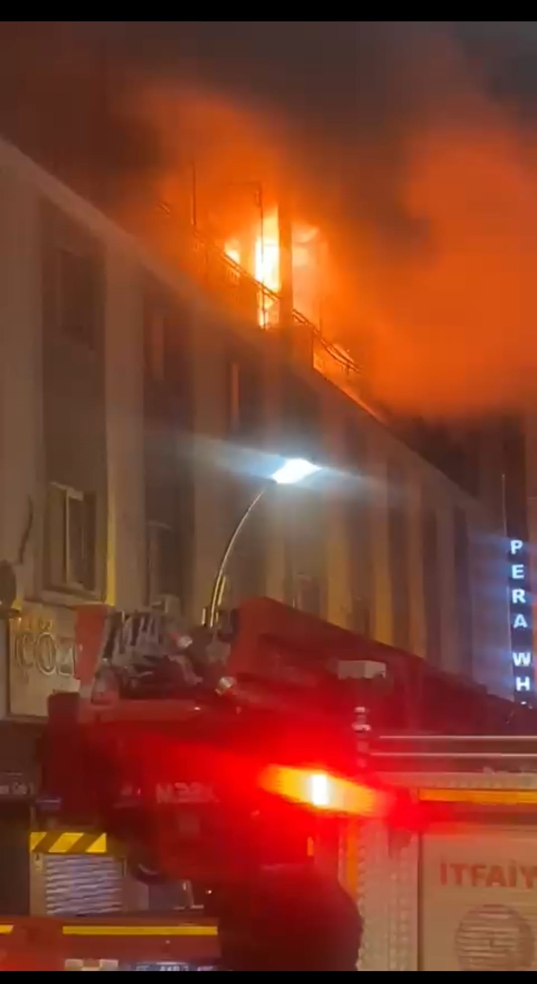 Van’da Otel Restoranında Yangın Paniği Müşteriler Tahliye Edildi