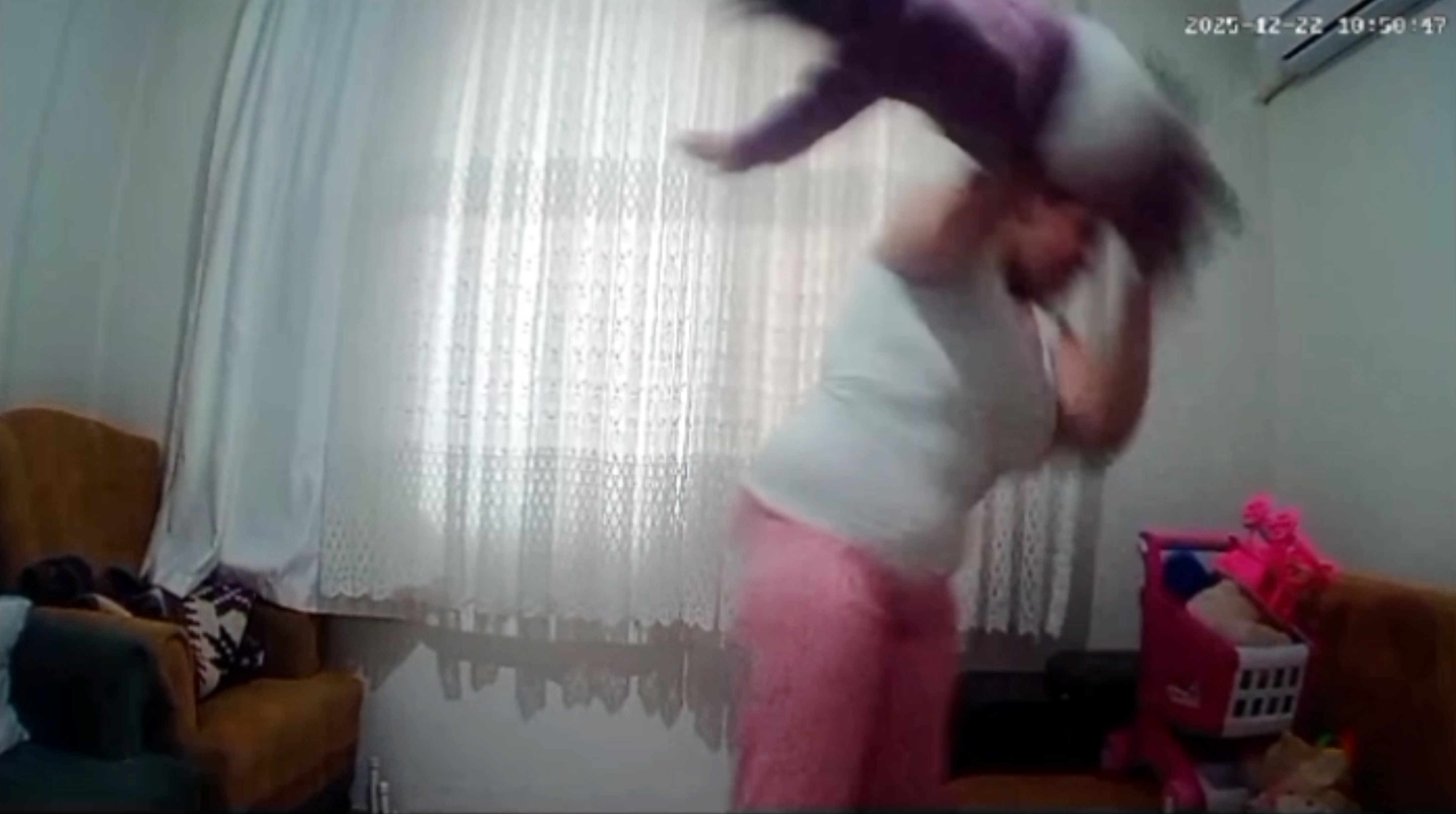 1 Y A S I N D A K I B E B E G E A N N E S I D D E T I K A M E R A D A 1094630 324903