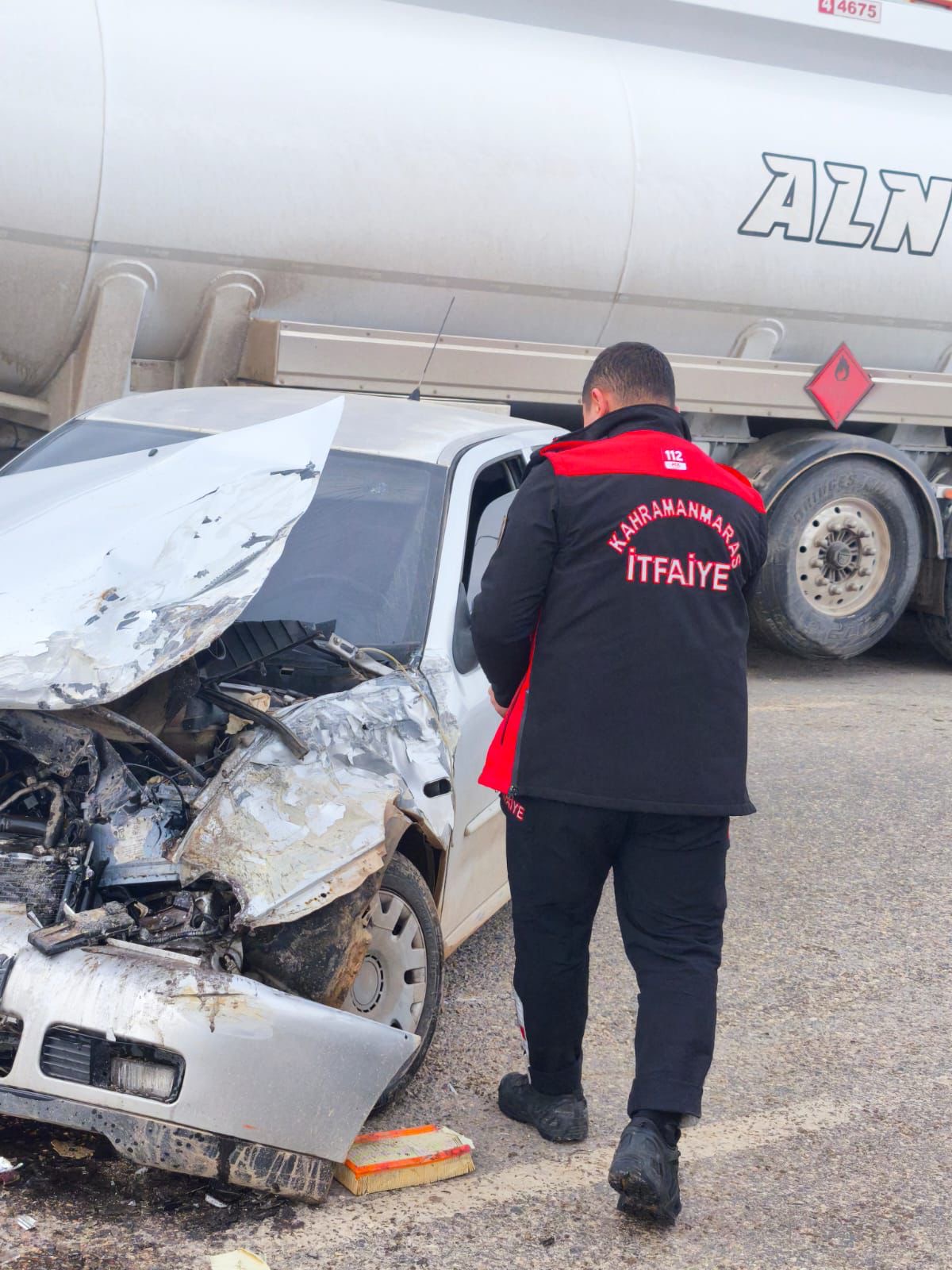 Kahramanmaraş Pazarcık’ta servis aracı ile otomobil çarpıştı: 2 yaralı-1