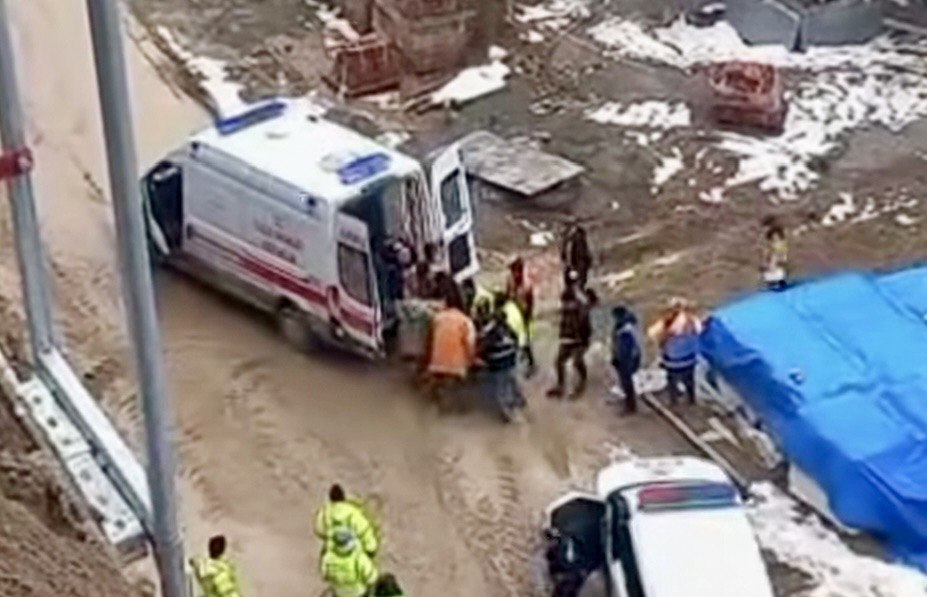 Kahramanmaraş’ta 2. kattan düşen işçi yaralandı