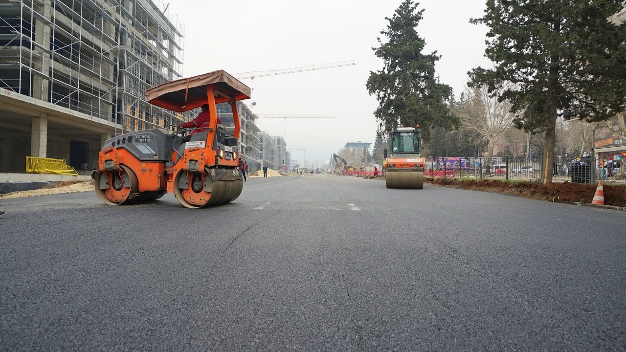 Azerbaycan Bulvarı’nda Sıcak Asfalt Ve Kaldırım Çalışması Başladı (8)