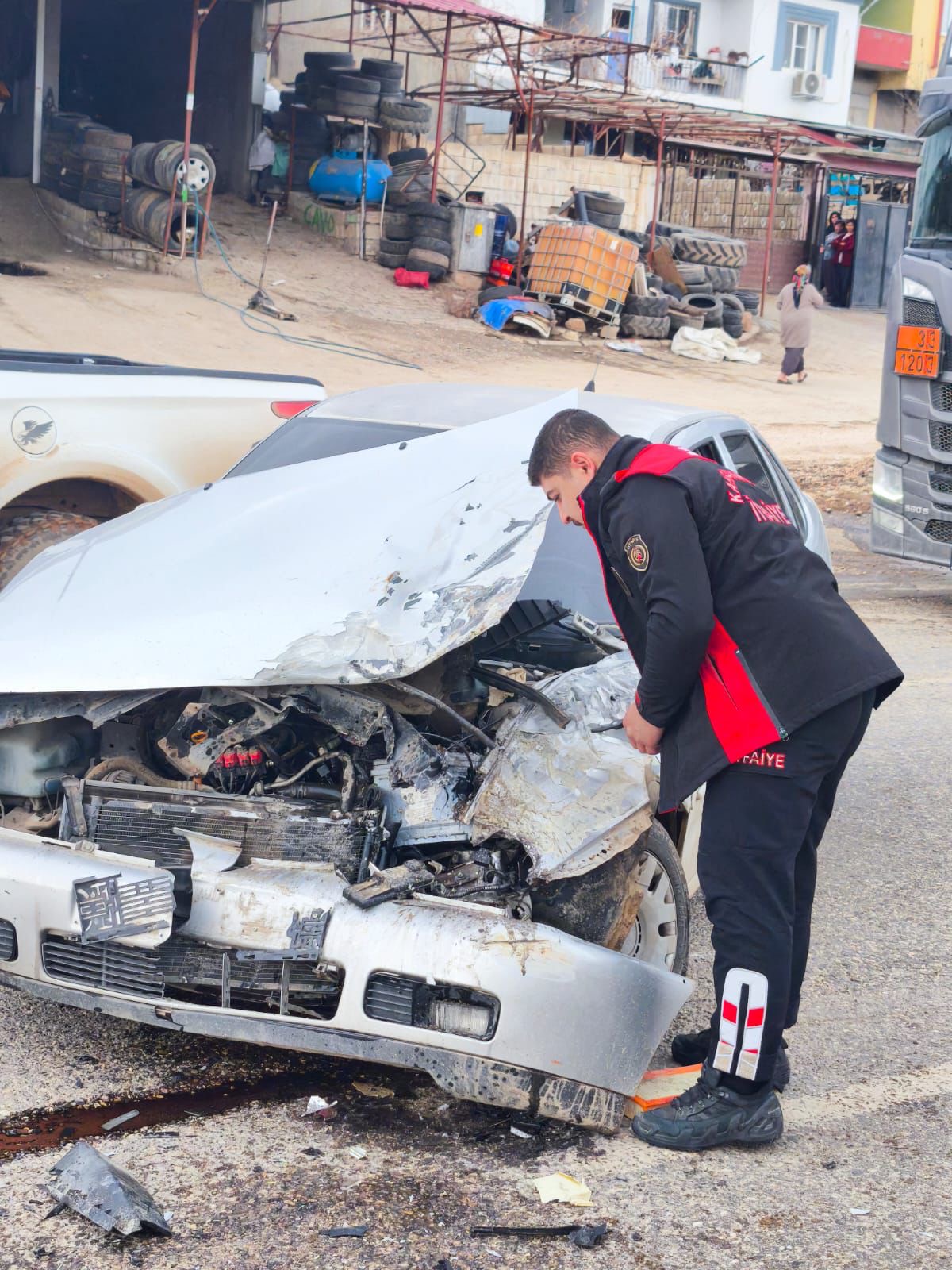 Kahramanmaraş Pazarcık’ta servis aracı ile otomobil çarpıştı: 2 yaralı