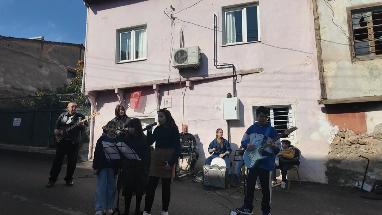 Barış Manço 27’Nci Ölüm Yıldönümünde Şarkılarla Anıldı (1)