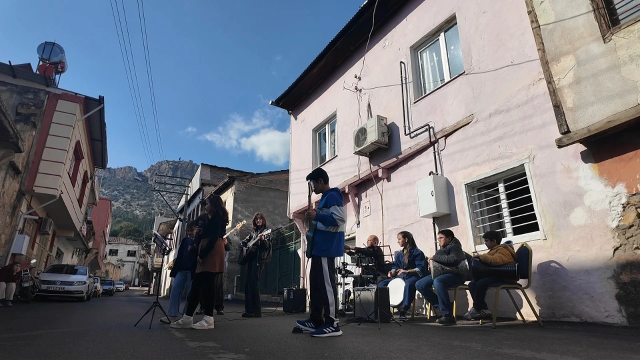 Barış Manço 27’Nci Ölüm Yıldönümünde Şarkılarla Anıldı (2)